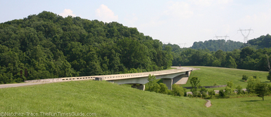 entering-the-natchez-trace-parkway.jpg