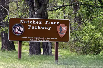 brown-natchez-trace-parkway-sign.jpg