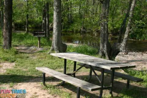 garrison-creek-picnic-benches