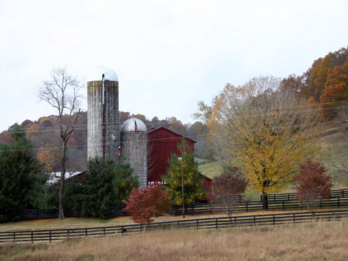I just love the way the Judds family farm looks from the Natchez Trace Parkway in the Fall!