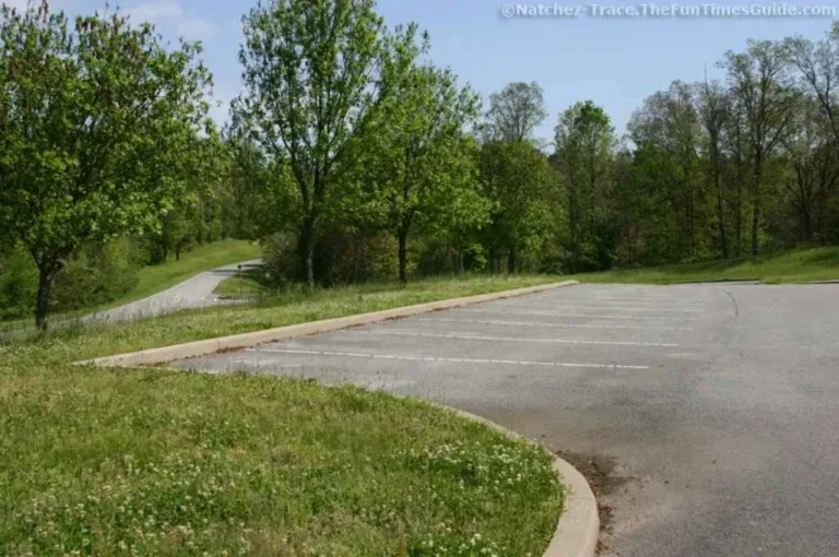 natchez-trace-parking-lot